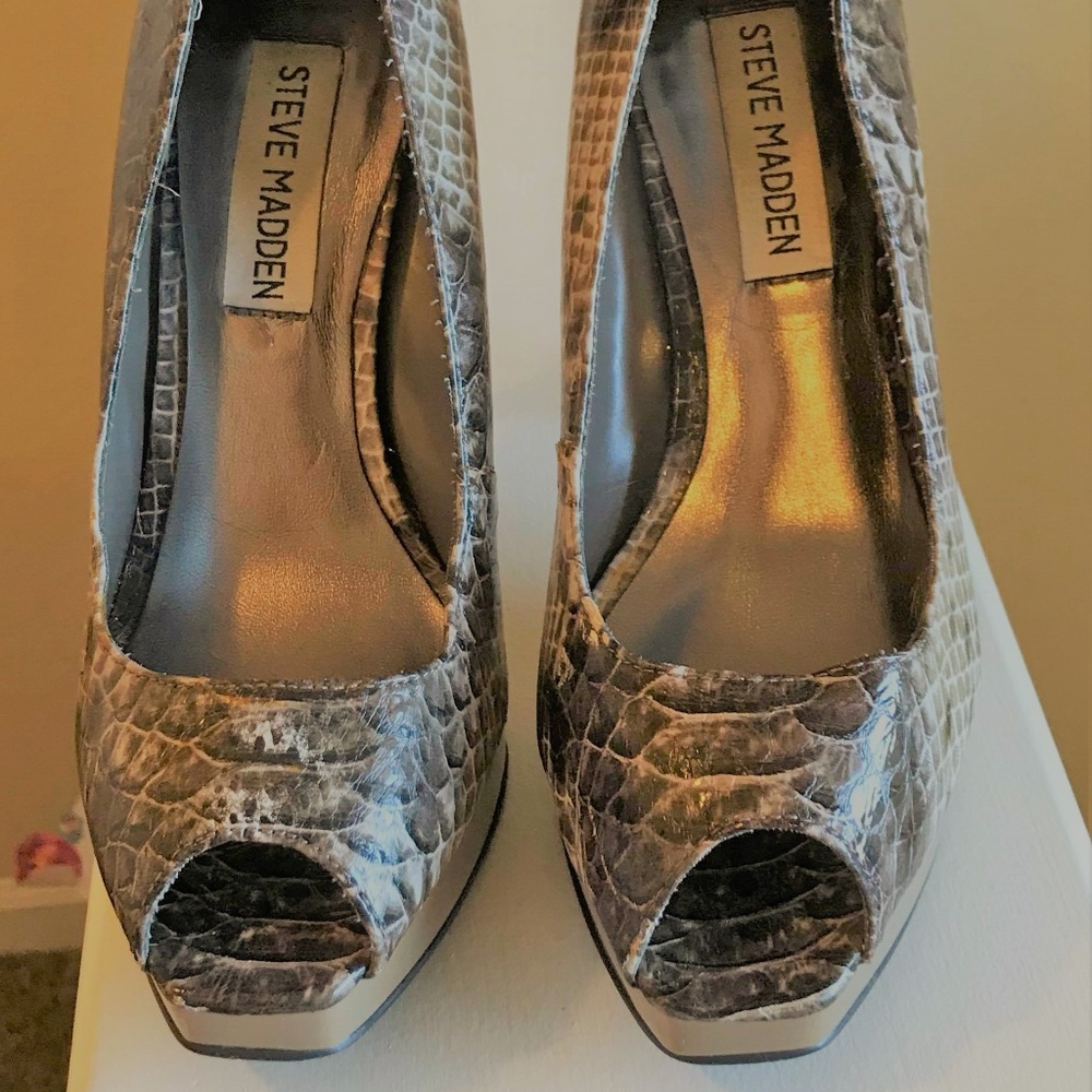 Steve Madden Snake Skin 4.5" Heel Peep-Toe - Picture 2 of 8